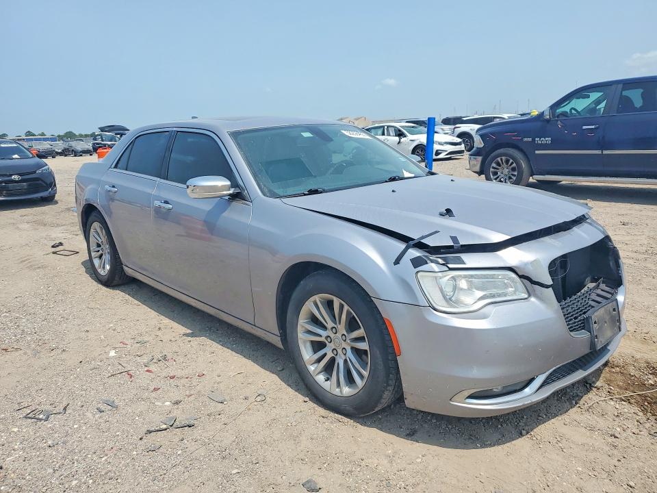 Photo 4 from auction – 2017 CHRYSLER 300 with VIN 2C3CCAEGXHH570504