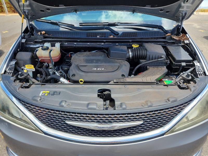 Фото 12 с аукциона – 2017 CHRYSLER PACIFICA с VIN 2C4RC1BG0HR530579