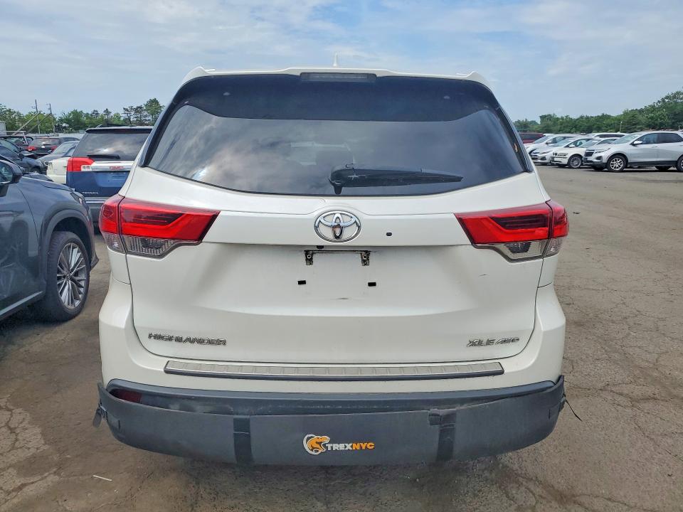 Photo 6 from auction – 2019 TOYOTA HIGHLANDER with VIN 5TDJZRFH9KS615027
