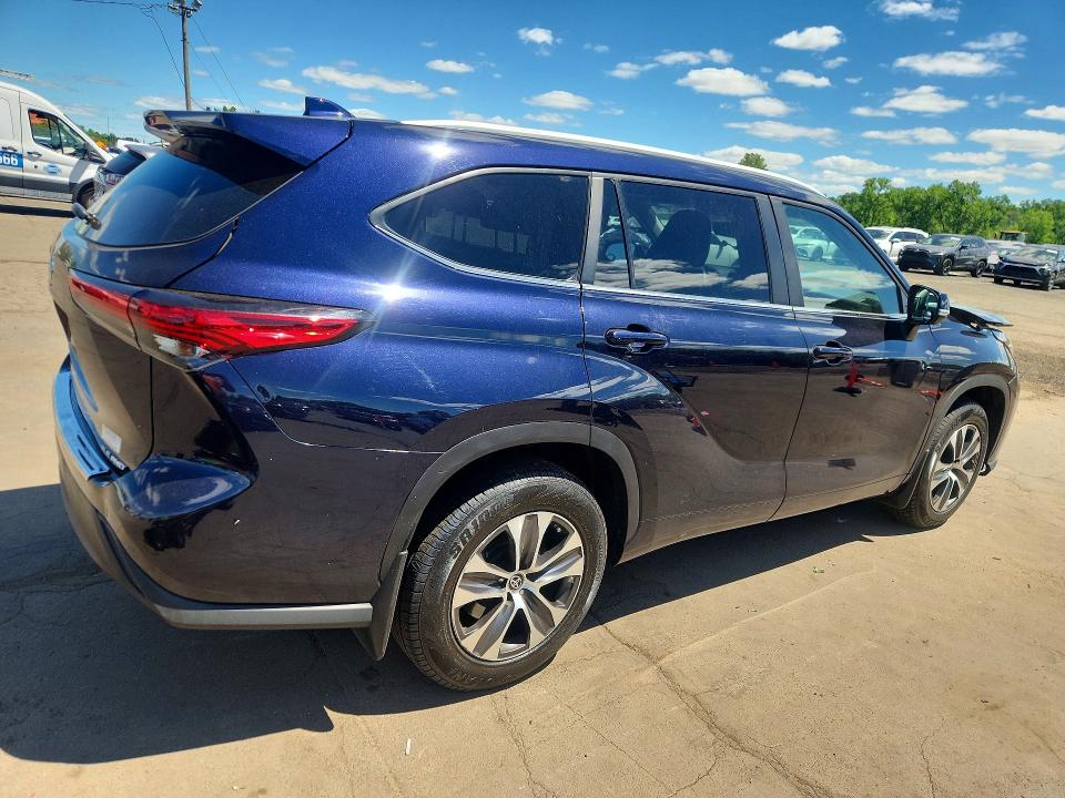 Photo 3 from auction – 2023 TOYOTA HIGHLANDER with VIN 5TDKDRBH6PS021494
