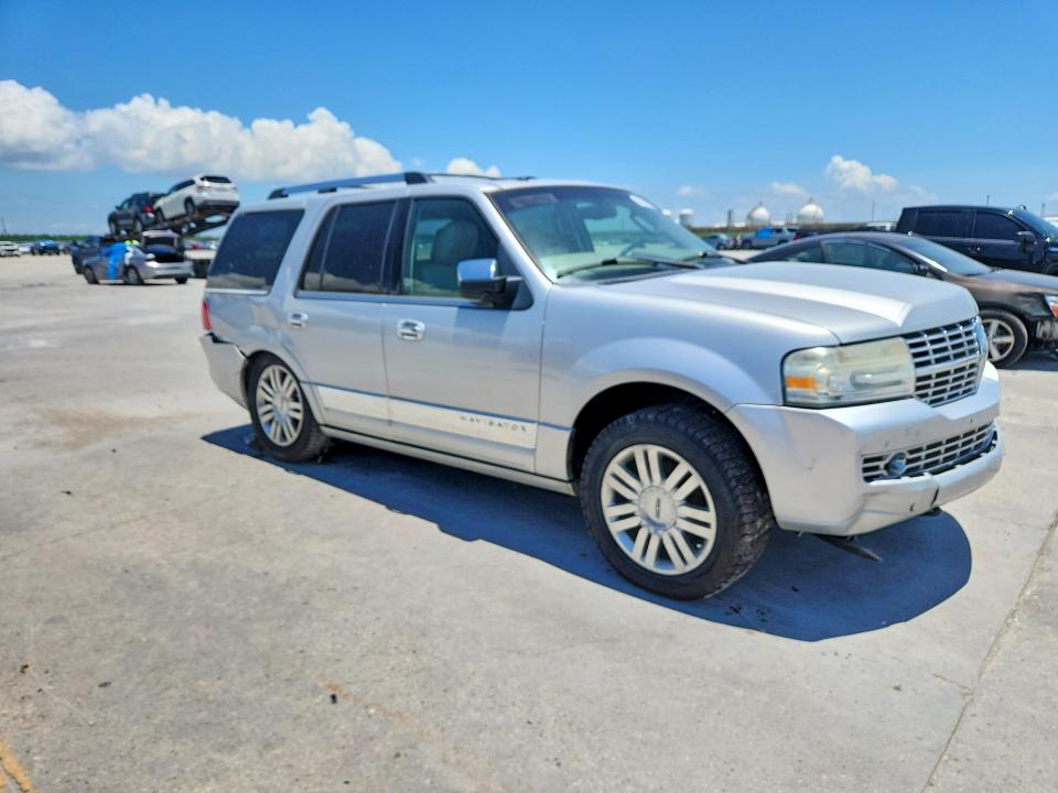 Photo 4 from auction – 2013 LINCOLN NAVIGATOR with VIN 5LMJJ2H51DEL06901