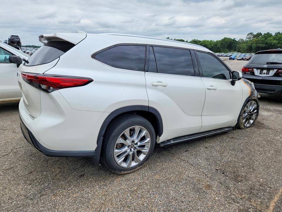 Photo 3 from auction – 2021 TOYOTA HIGHLANDER with VIN 5TDYZRAH7MS035848