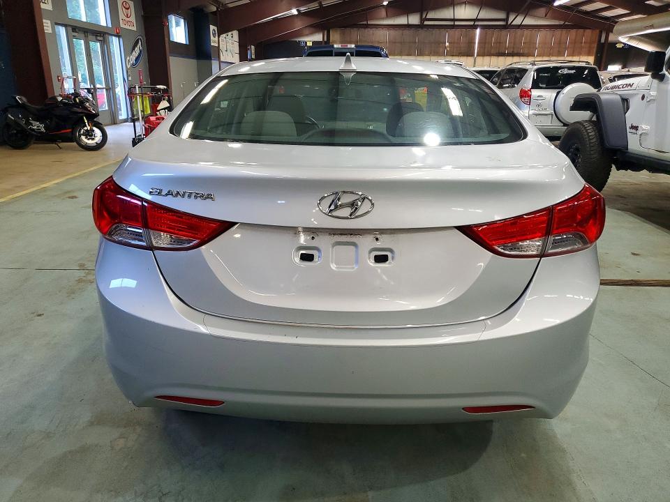 Photo 6 from auction – 2013 HYUNDAI ELANTRA with VIN 5NPDH4AE0DH401049
