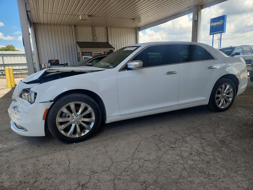 CHRYSLER 300C 2015 with VIN 2C3CCASG8FH792900 - Photo from auction