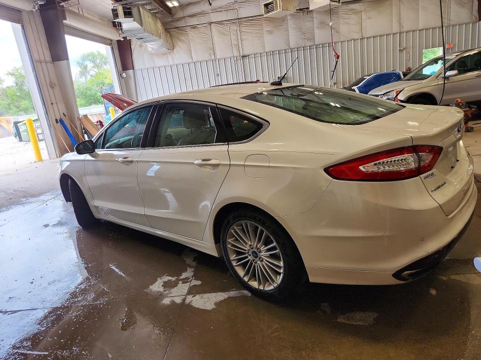 Photo 2 from auction – 2016 FORD FUSION with VIN 3FA6P0T92GR213273