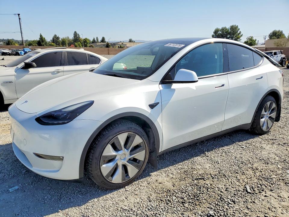 TESLA MODEL Y 2023 with VIN 7SAYGAEE0PF686273 - Photo from auction