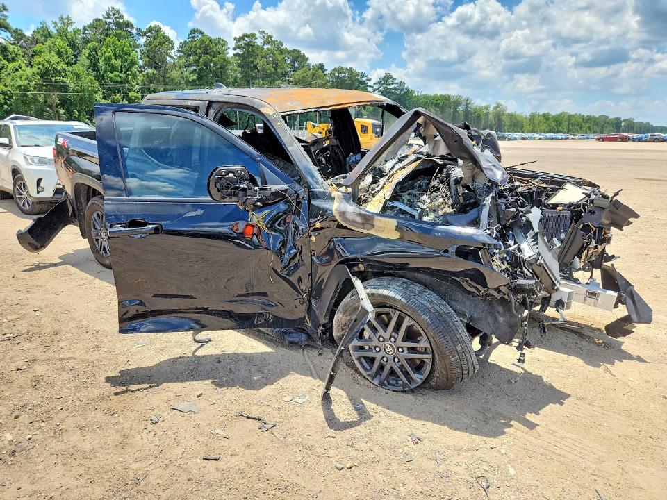 Photo 4 from auction – 2025 TOYOTA TUNDRA with VIN 5TFLA5AB8SX047536