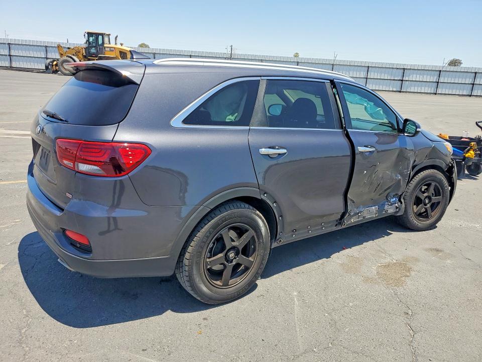 Photo 3 from auction – 2019 KIA SORENTO with VIN 5XYPGDA35KG438780