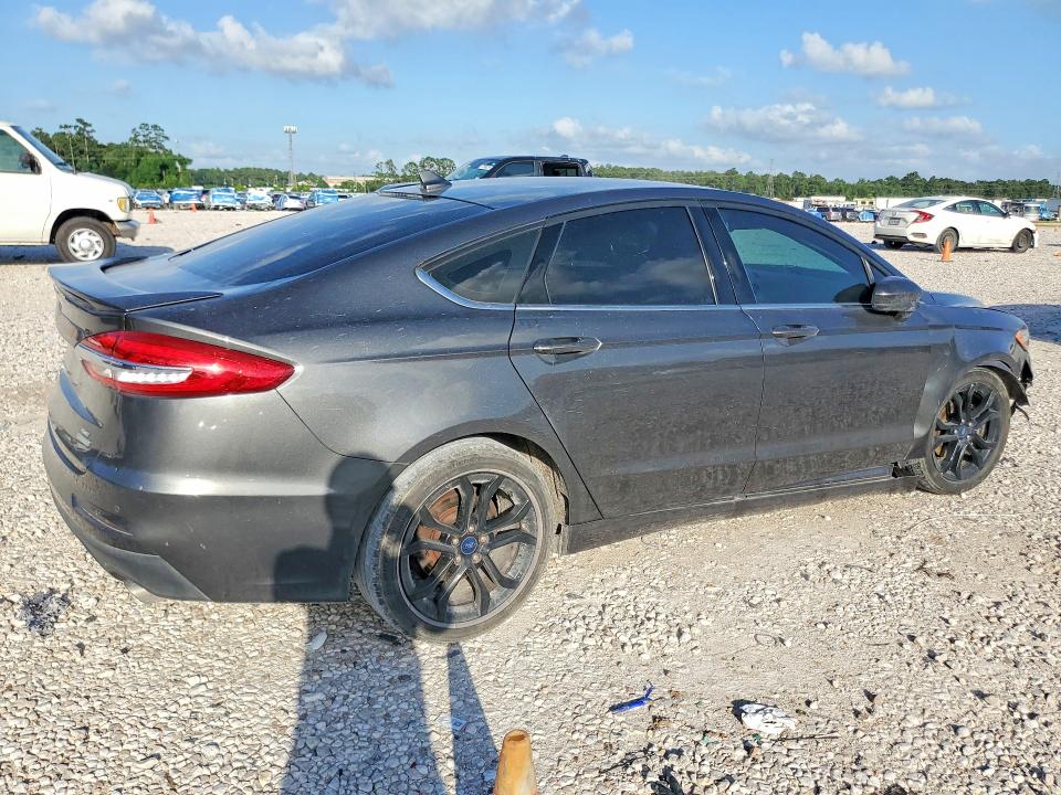 Photo 3 from auction – 2019 FORD FUSION with VIN 3FA6P0HD1KR282798
