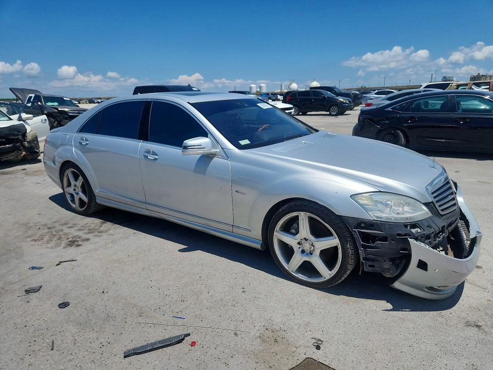 Photo 4 from auction – 2012 MERCEDES-BENZ S with VIN WDDNG7DB3CA432317