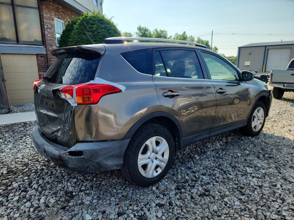 Снимка 3 от търг – 2015 TOYOTA RAV4 с VIN JTMBFREV6FD141334