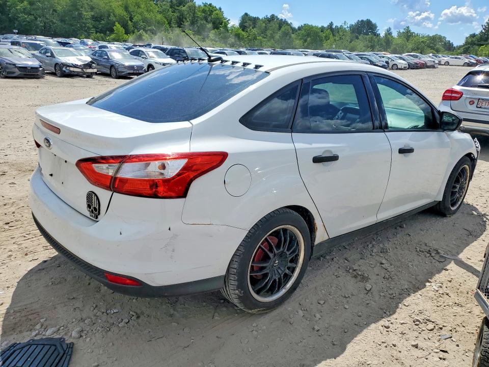 Photo 3 from auction – 2012 FORD FOCUS with VIN 1FAHP3E24CL193207