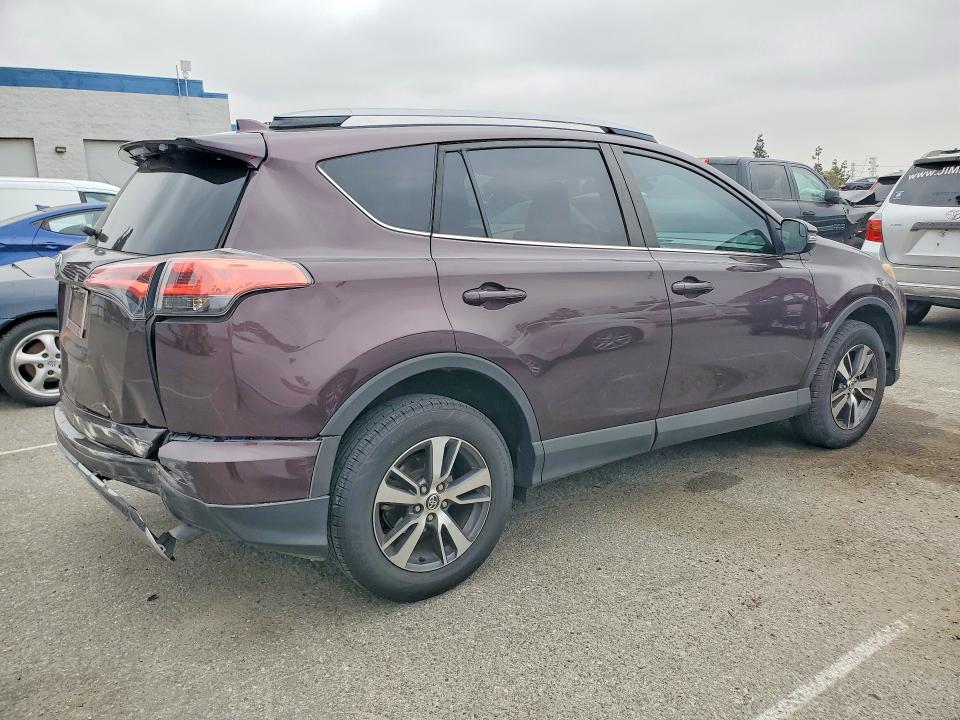 Foto 3 de la subasta – 2017 TOYOTA RAV4 con VIN 2T3WFREV2HW331820