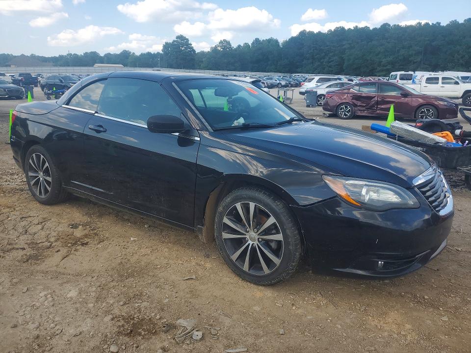 Photo 4 from auction – 2013 CHRYSLER 200 with VIN 1C3BCBGG5DN676505