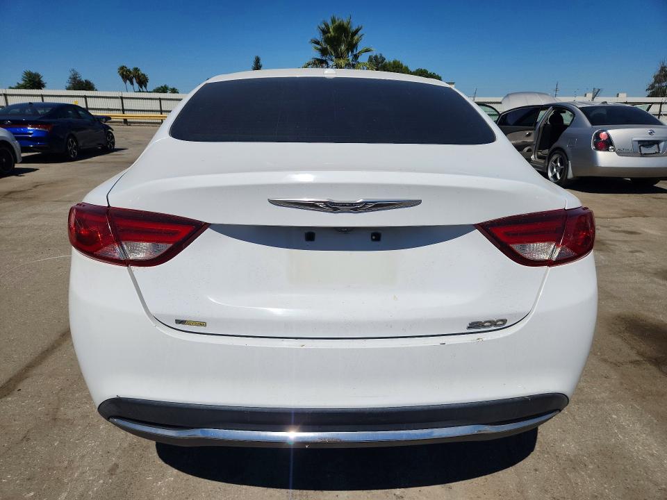 Foto 6 de la subasta – 2015 CHRYSLER 200 con VIN 1C3CCCAB8FN744001