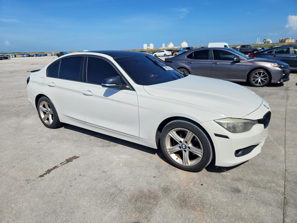 Photo 4 from auction – 2015 BMW 320 with VIN WBA3B1C55FP830975