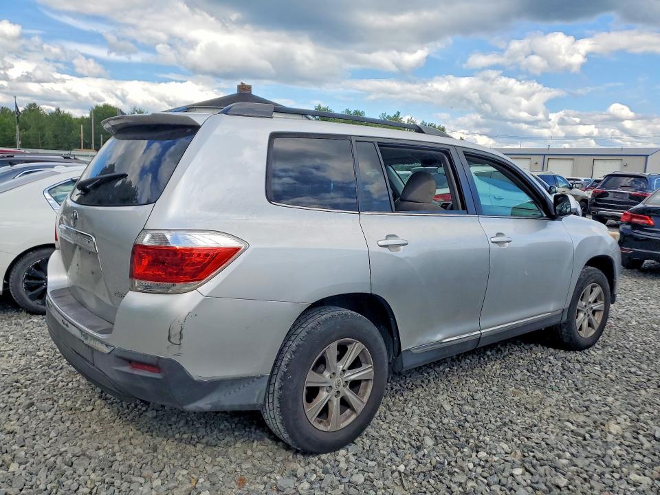 Photo 3 from auction – 2013 TOYOTA HIGHLANDER with VIN 5TDBK3EH0DS179226