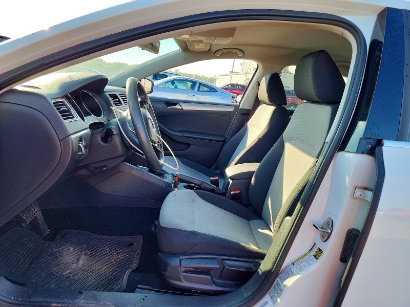 Photo 7 from auction – 2017 VOLKSWAGEN JETTA with VIN 3VW2B7AJ4HM306952
