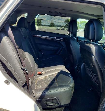 Photo 10 from auction – 2014 KIA SORENTO with VIN 5XYKUDA72EG511050