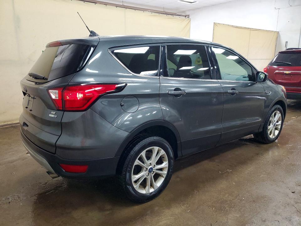 Photo 3 from auction – 2019 FORD ESCAPE with VIN 1FMCU9GD5KUB82123