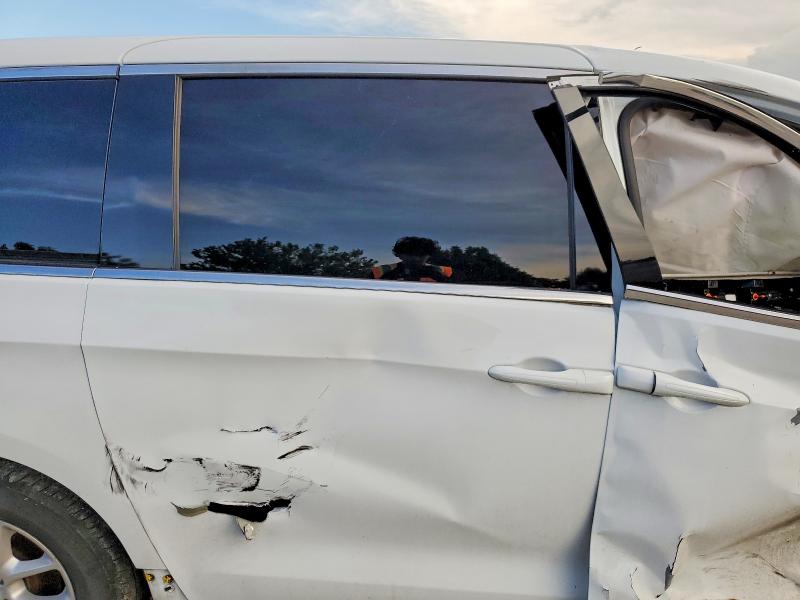 Photo 10 from auction – 2020 CHRYSLER VOYAGER with VIN 2C4RC1CG4LR131276