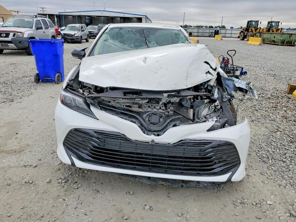 Photo 5 from auction – 2020 TOYOTA CAMRY with VIN 4T1C11BK5LU009204