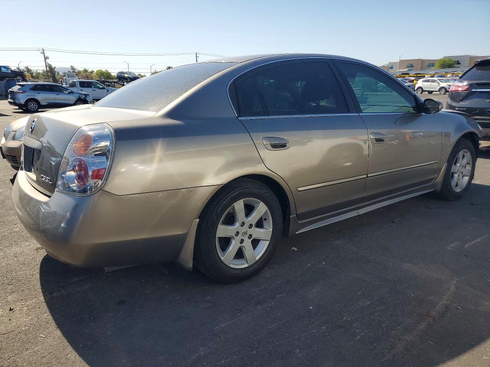Photo 3 from auction – 2003 NISSAN ALTIMA with VIN 1N4AL11D33C204982