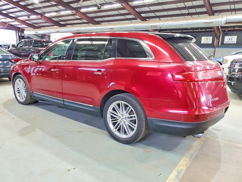 Фото 2 с аукциона – 2016 LINCOLN MKT с VIN 2LMHJ5AT7GBL02674