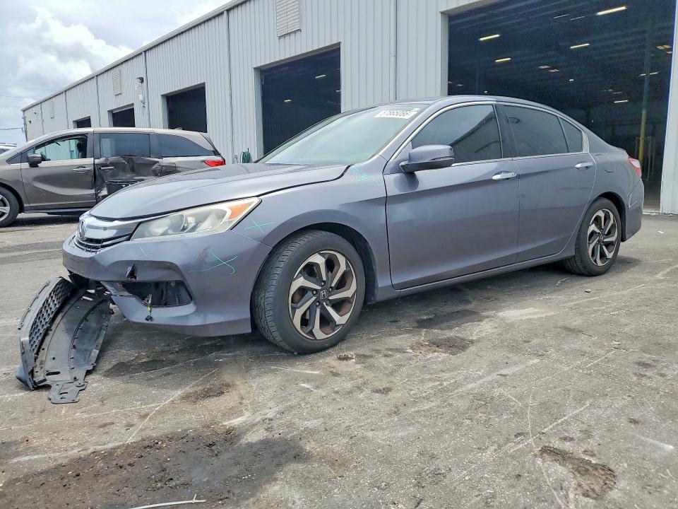 Photo 1 from auction – 2017 HONDA ACCORD with VIN 1HGCR3F81HA026678