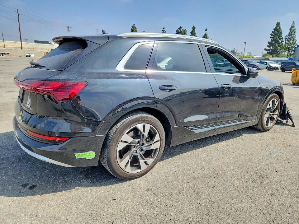 Photo 3 from auction – 2022 AUDI E-TRON with VIN WA1LAAGE8NB026143