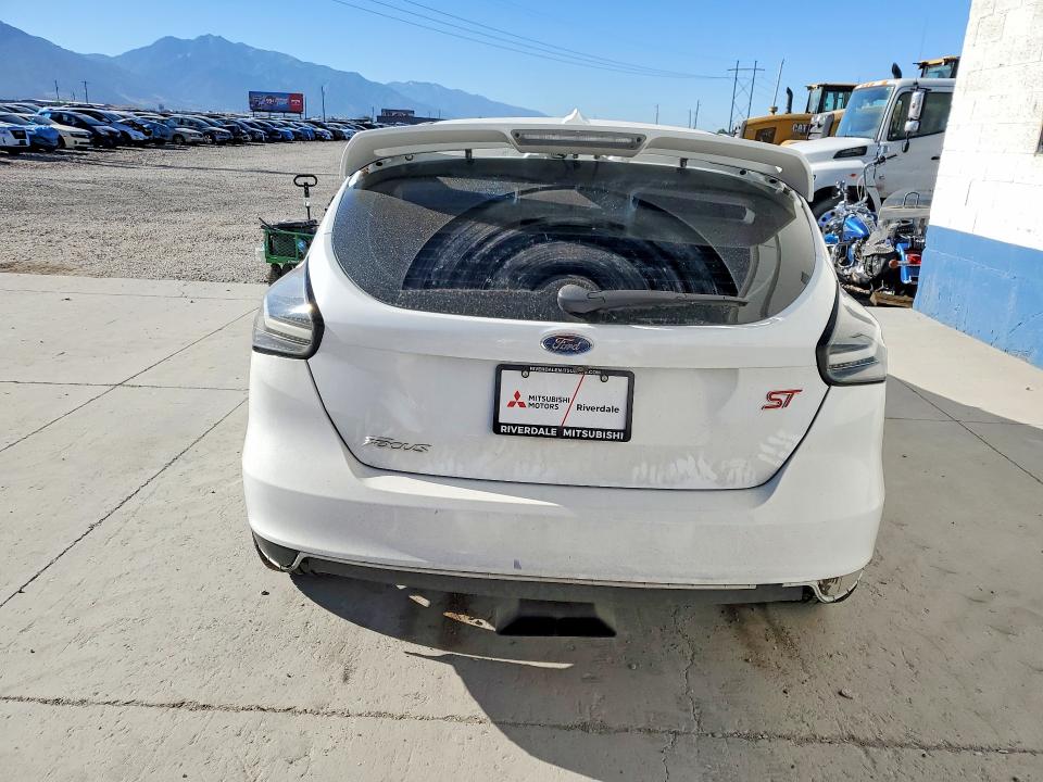 Photo 6 from auction – 2015 FORD FOCUS with VIN 1FADP3L98FL369291