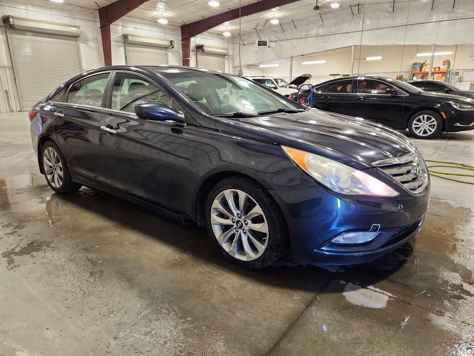 Photo 4 from auction – 2012 HYUNDAI SONATA with VIN 5NPEC4AC7CH335647