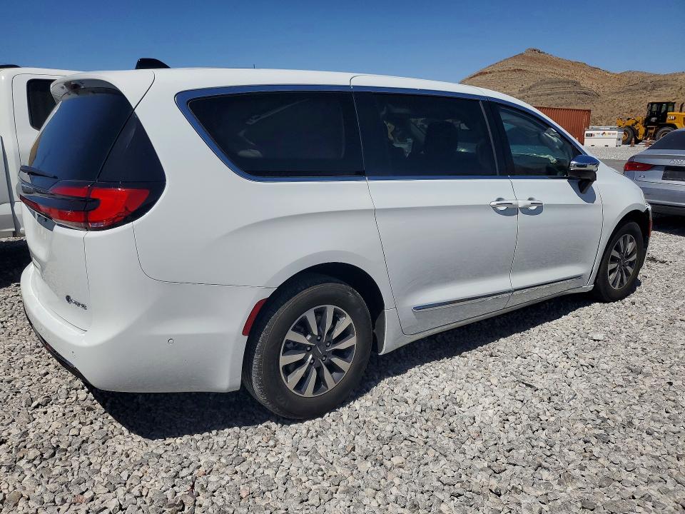 Photo 3 from auction – 2023 CHRYSLER PACIFICA with VIN 2C4RC1S77PR500445