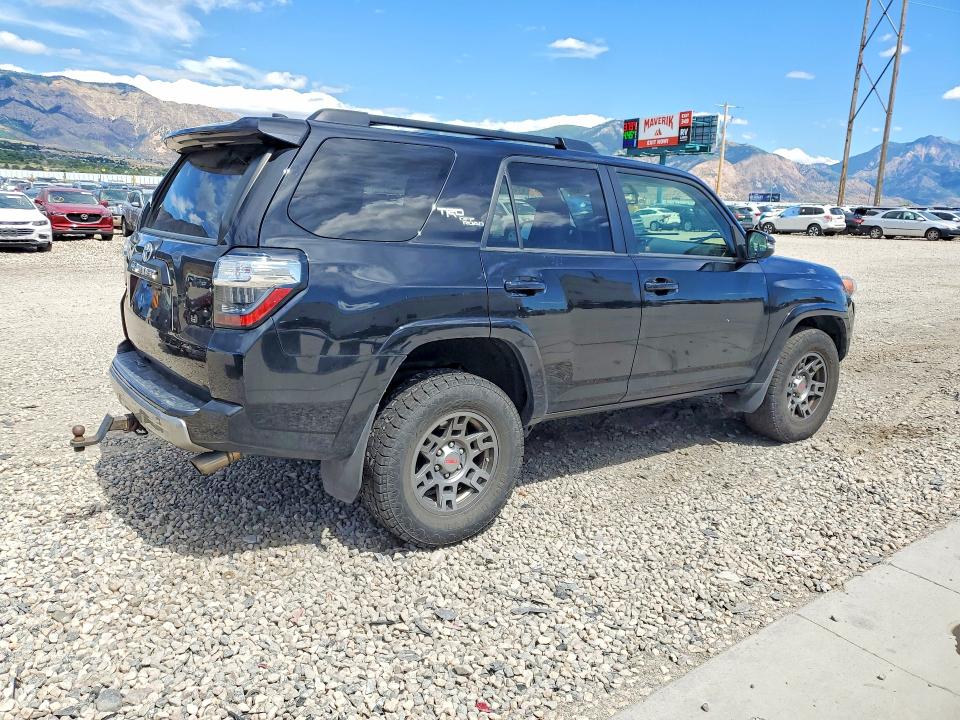 Photo 3 from auction – 2019 TOYOTA 4RUNNER with VIN JTEBU5JR6K5650105
