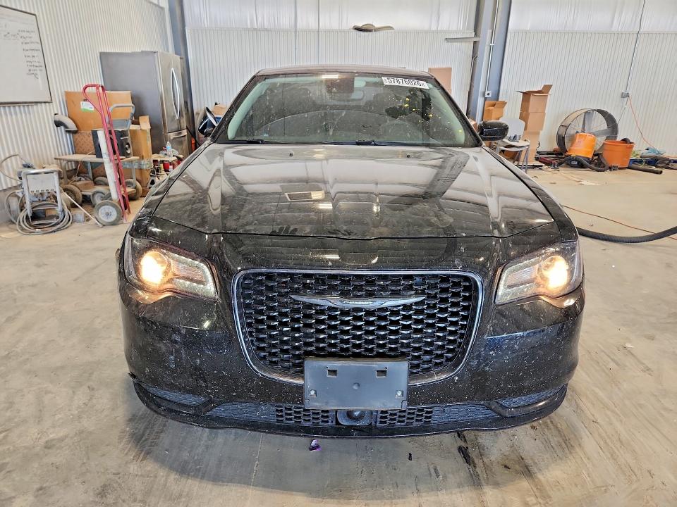 Photo 5 from auction – 2023 CHRYSLER 300 with VIN 2C3CCAAGXPH676911