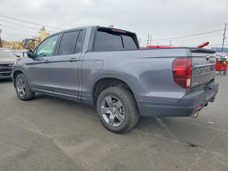 Photo 2 from auction – 2025 HONDA RIDGELINE with VIN 5FPYK3F63SB017476