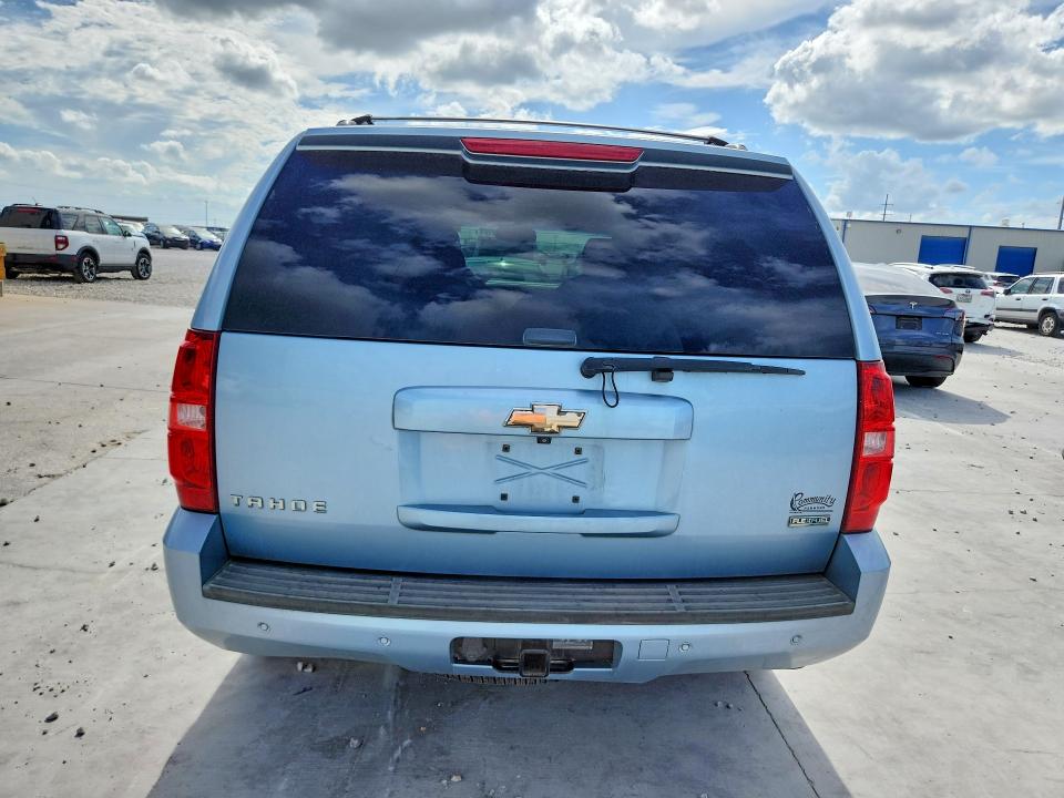 Photo 6 from auction – 2011 CHEVROLET TAHOE with VIN 1GNSCBE08BR255716