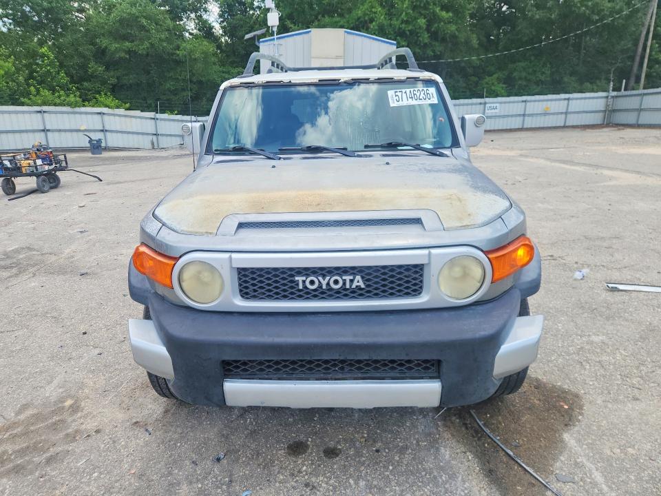 Photo 5 from auction – 2010 TOYOTA FJ CRUISER with VIN JTEZU4BF4AK008656