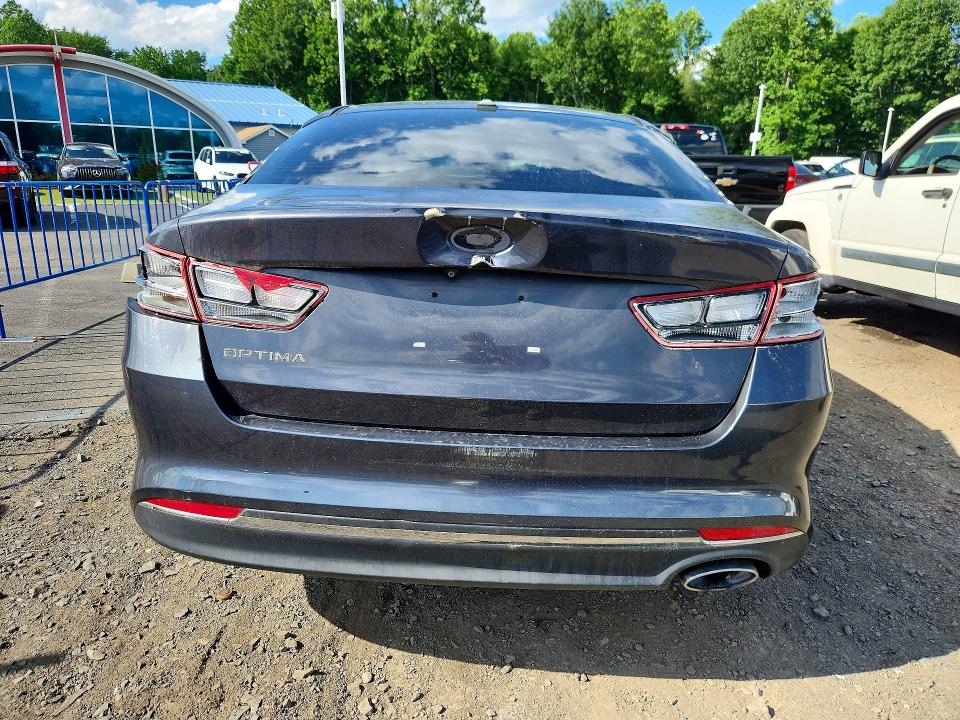 Photo 6 from auction – 2017 KIA OPTIMA with VIN 5XXGT4L37HG123792