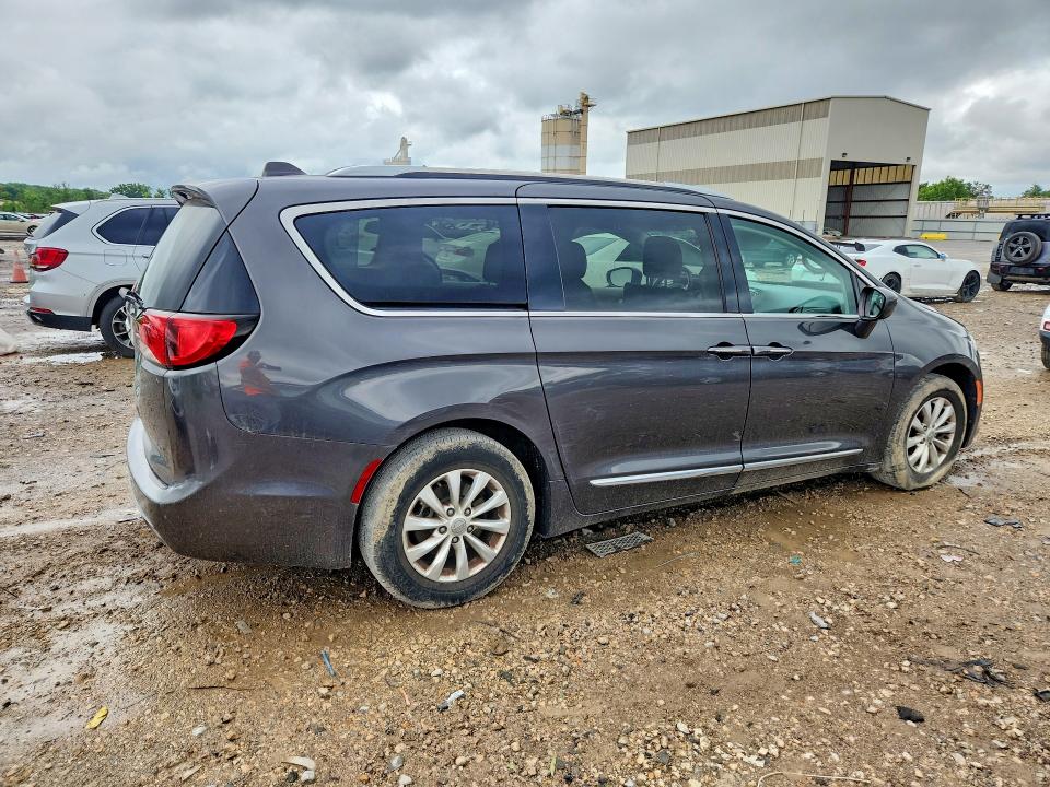 Photo 3 from auction – 2019 CHRYSLER PACIFICA with VIN 2C4RC1BG5KR721423