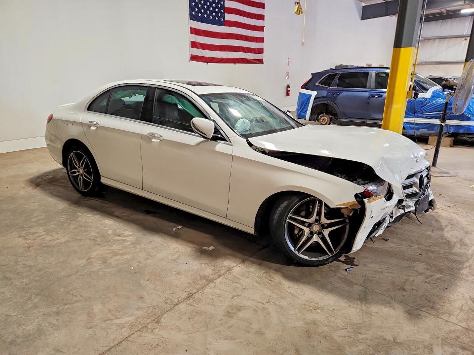 Photo 4 from auction – 2017 MERCEDES-BENZ E with VIN WDDZF4KB6HA202140