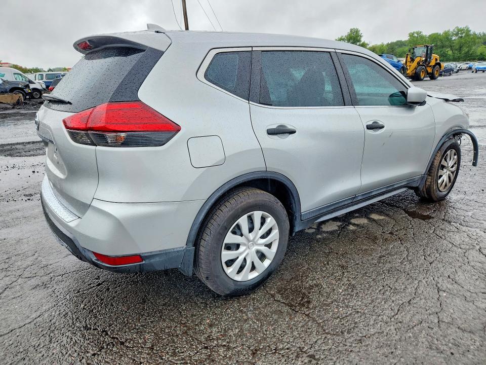 Photo 3 from auction – 2017 NISSAN ROGUE with VIN 5N1AT2MT3HC796356