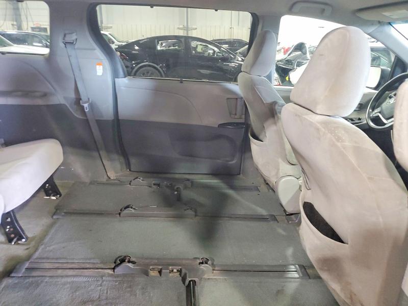 Photo 10 from auction – 2017 TOYOTA SIENNA with VIN 5TDJZ3DC9HS155199