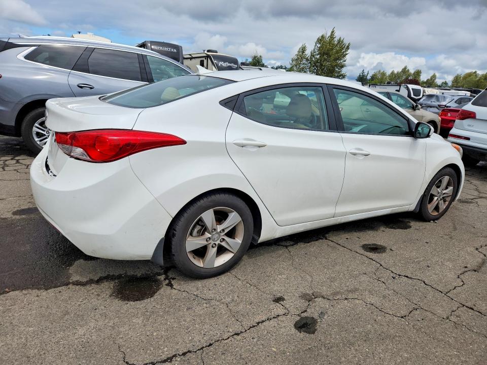 Photo 3 from auction – 2013 HYUNDAI ELANTRA with VIN 5NPDH4AE0DH306863