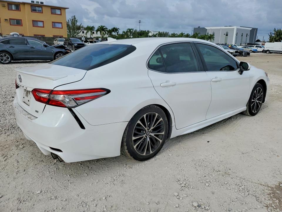 Photo 3 from auction – 2019 TOYOTA CAMRY with VIN 4T1B11HK9KU201095