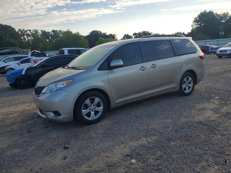 2017 TOYOTA SIENNA - Търг №58455846