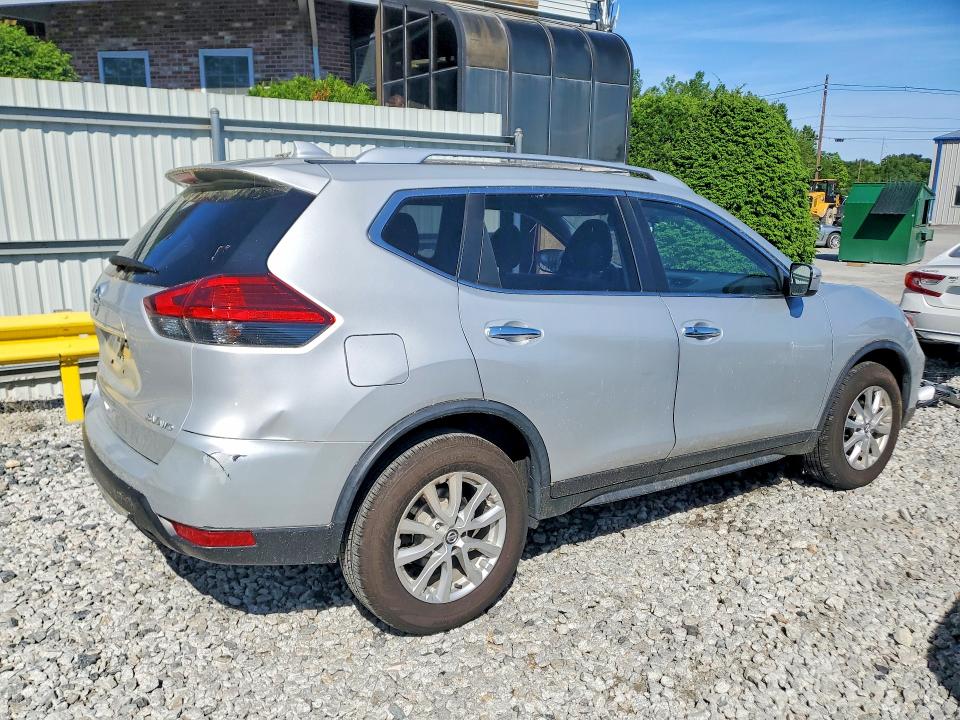 Photo 3 from auction – 2017 NISSAN ROGUE with VIN JN8AT2MV9HW012612