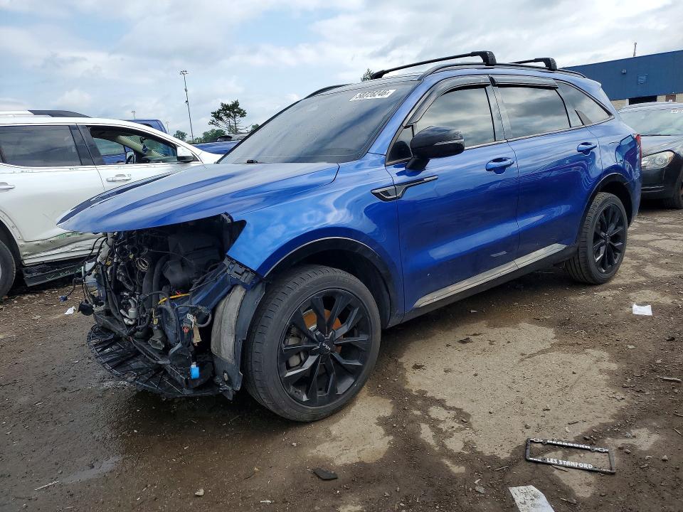 KIA SORENTO 2022 with VIN 5XYRK4LF9NG087827 - Photo from auction