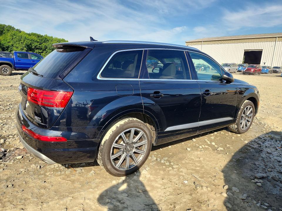 Photo 3 from auction – 2017 AUDI Q7 with VIN WA1LAAF72HD023671