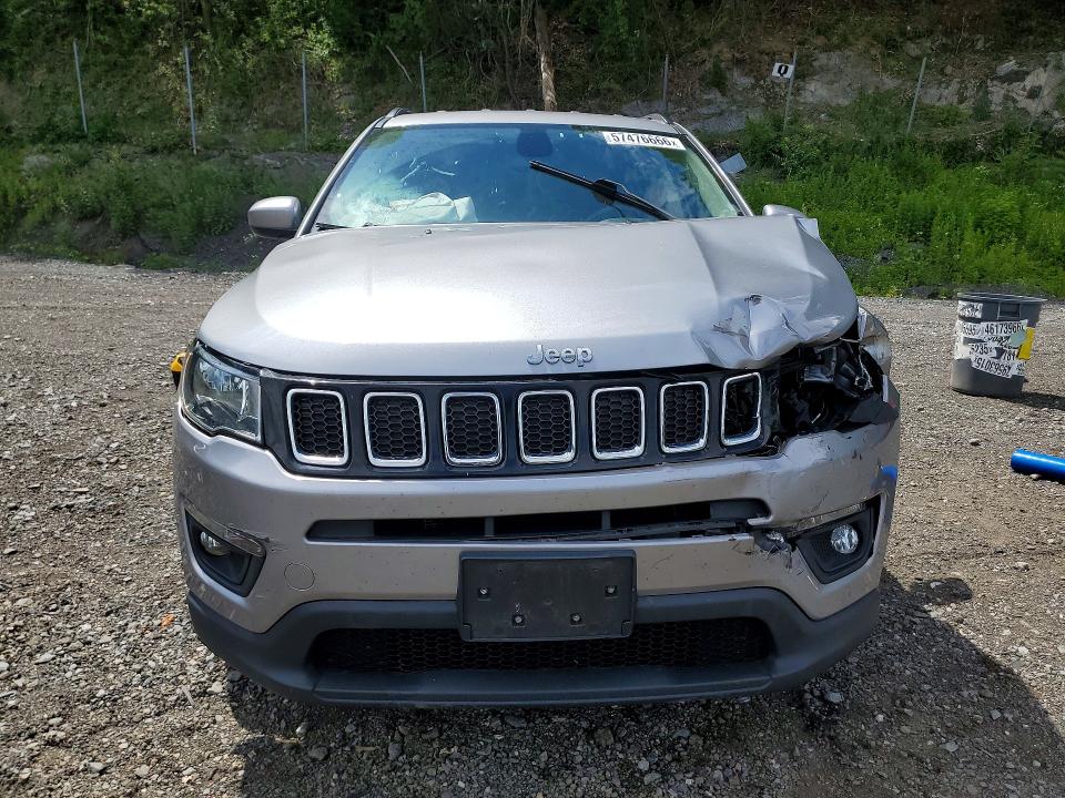 Photo 5 from auction – 2019 JEEP COMPASS with VIN 3C4NJDBB8KT628970